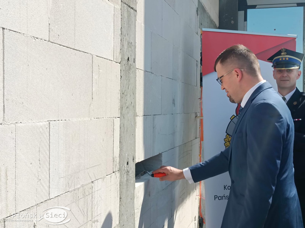 Wmurowali akt erekcyjny pod nową strażnicę