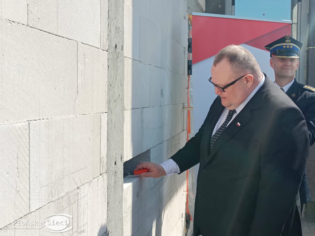 Wmurowali akt erekcyjny pod nową strażnicę