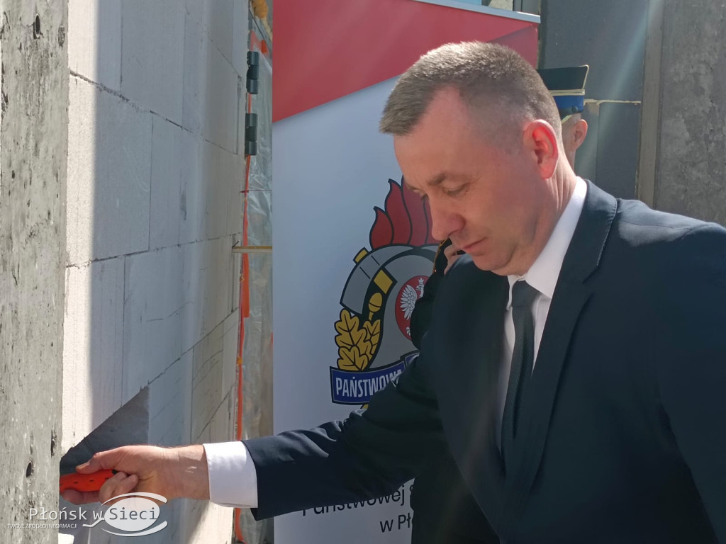 Wmurowali akt erekcyjny pod nową strażnicę