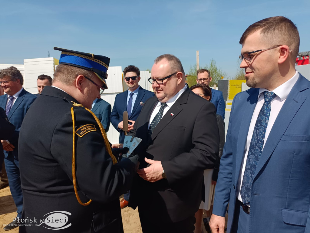 Wmurowali akt erekcyjny pod nową strażnicę