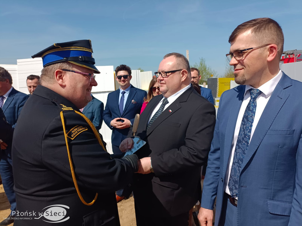 Wmurowali akt erekcyjny pod nową strażnicę