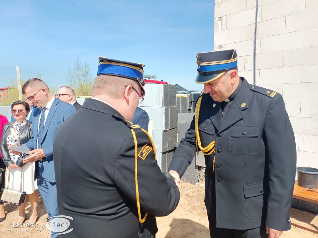 Wmurowali akt erekcyjny pod nową strażnicę