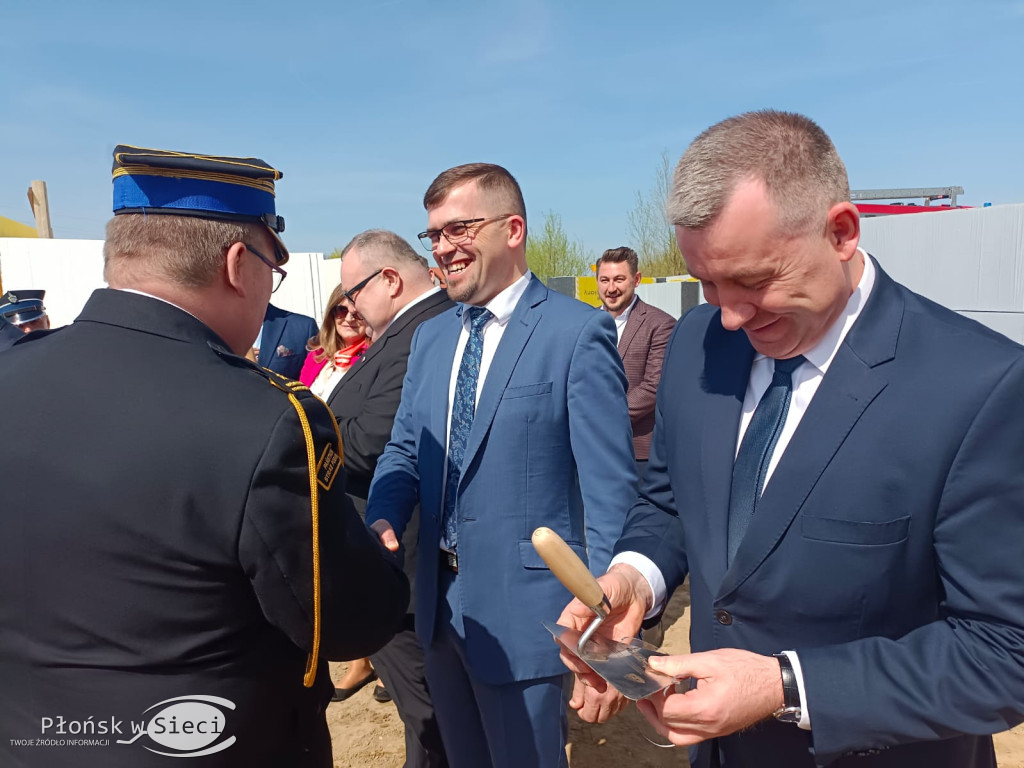 Wmurowali akt erekcyjny pod nową strażnicę