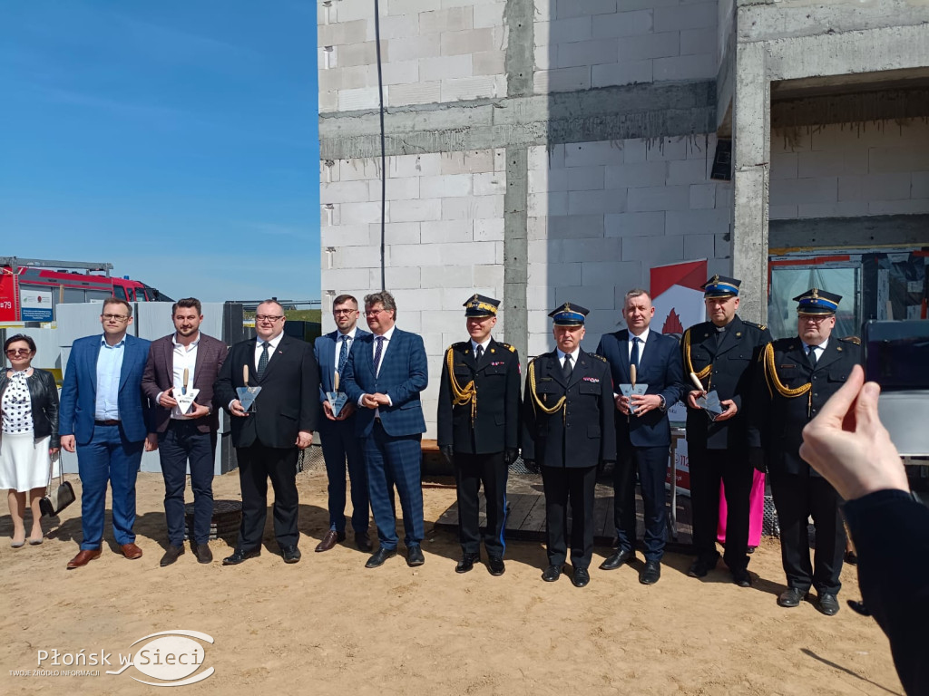 Wmurowali akt erekcyjny pod nową strażnicę