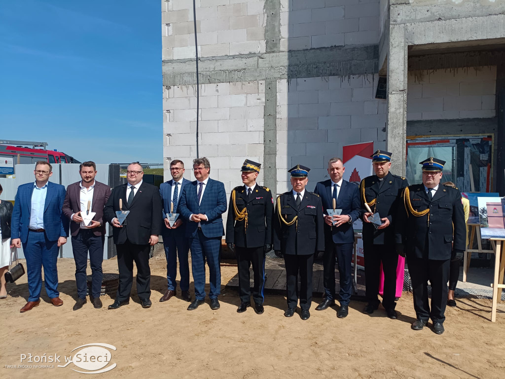 Wmurowali akt erekcyjny pod nową strażnicę