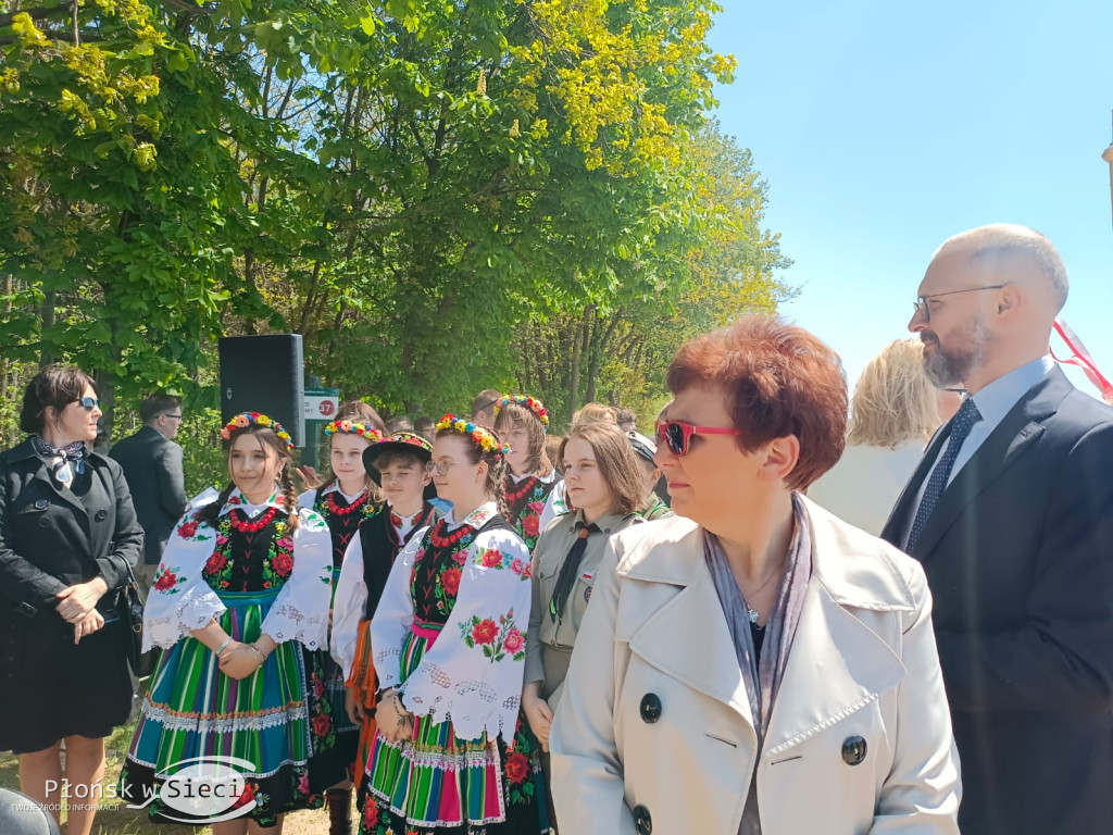 W dowód pamięci o ludziach odważnych...