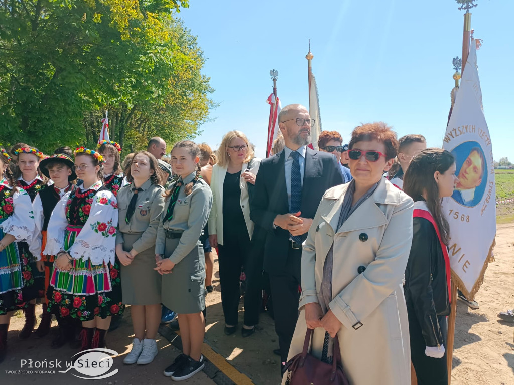 W dowód pamięci o ludziach odważnych...