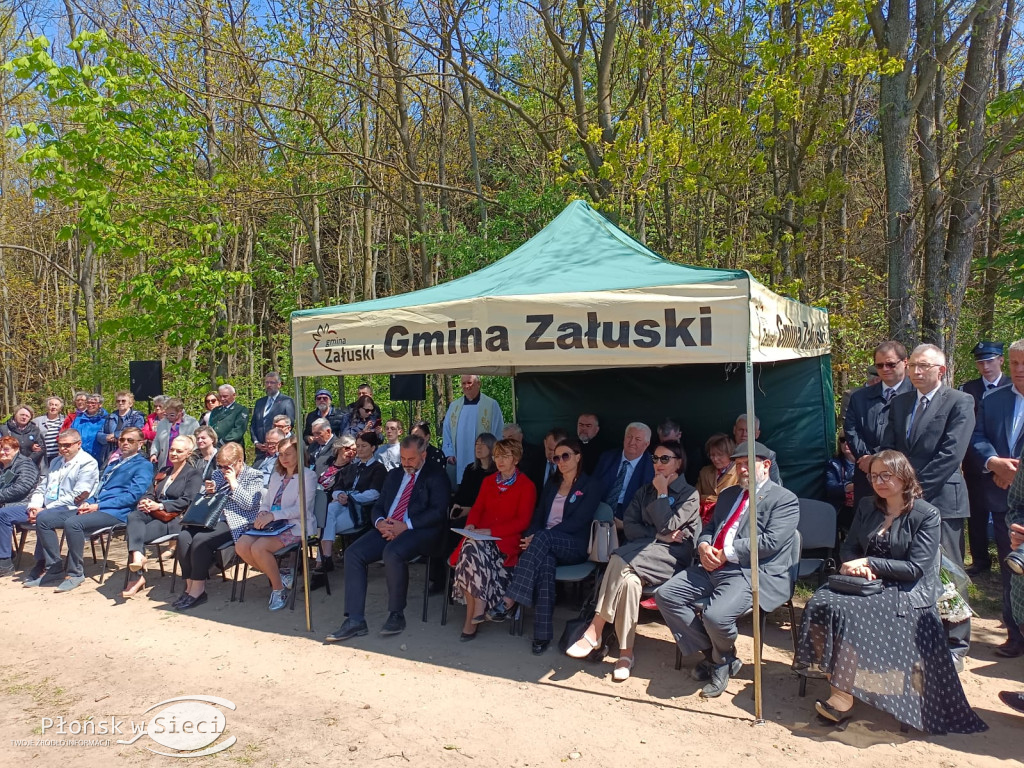 W dowód pamięci o ludziach odważnych...