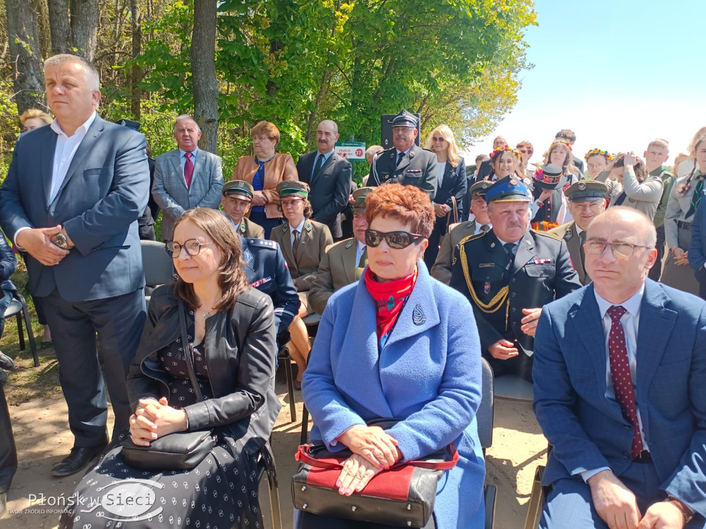 W dowód pamięci o ludziach odważnych...