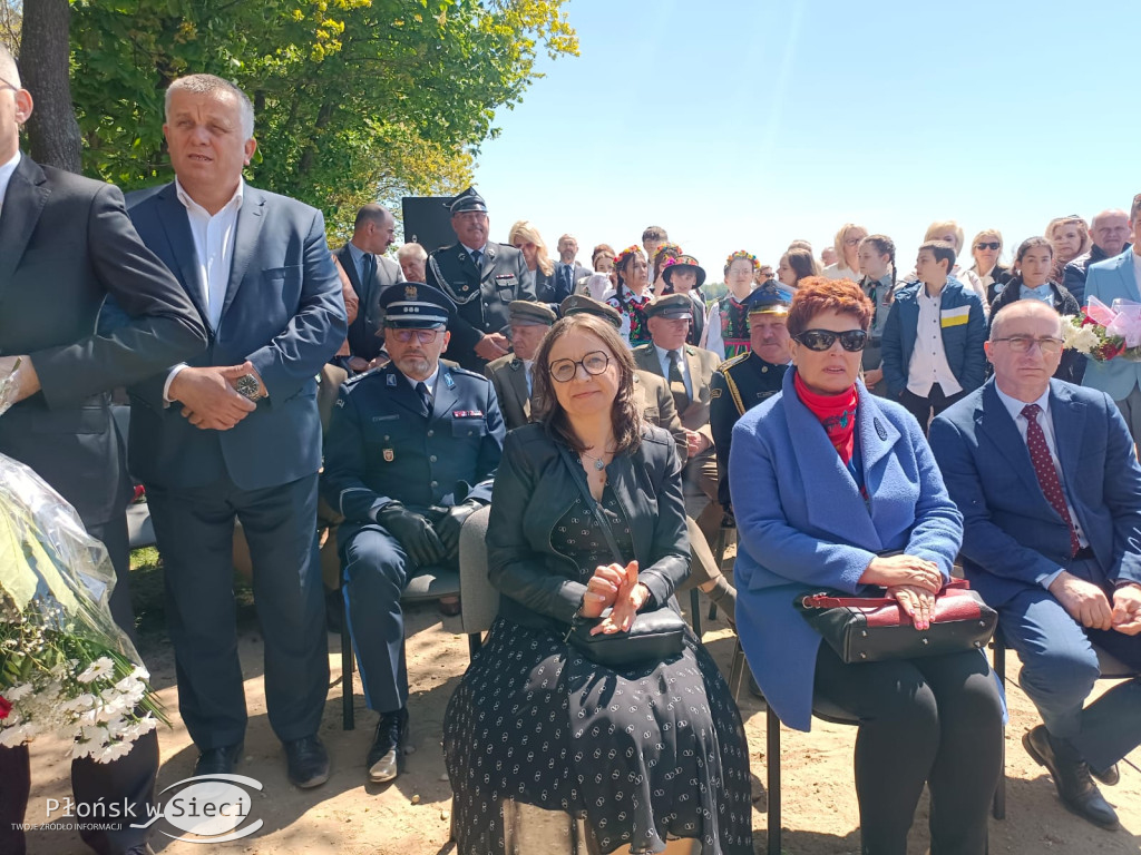 W dowód pamięci o ludziach odważnych...