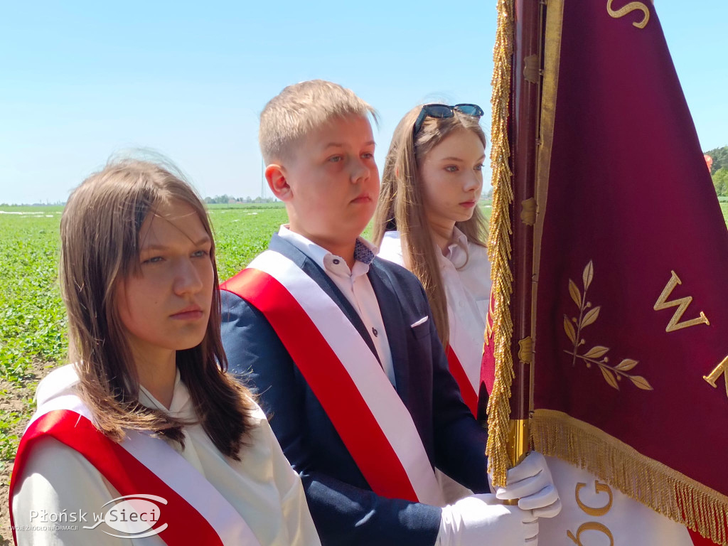 W dowód pamięci o ludziach odważnych...
