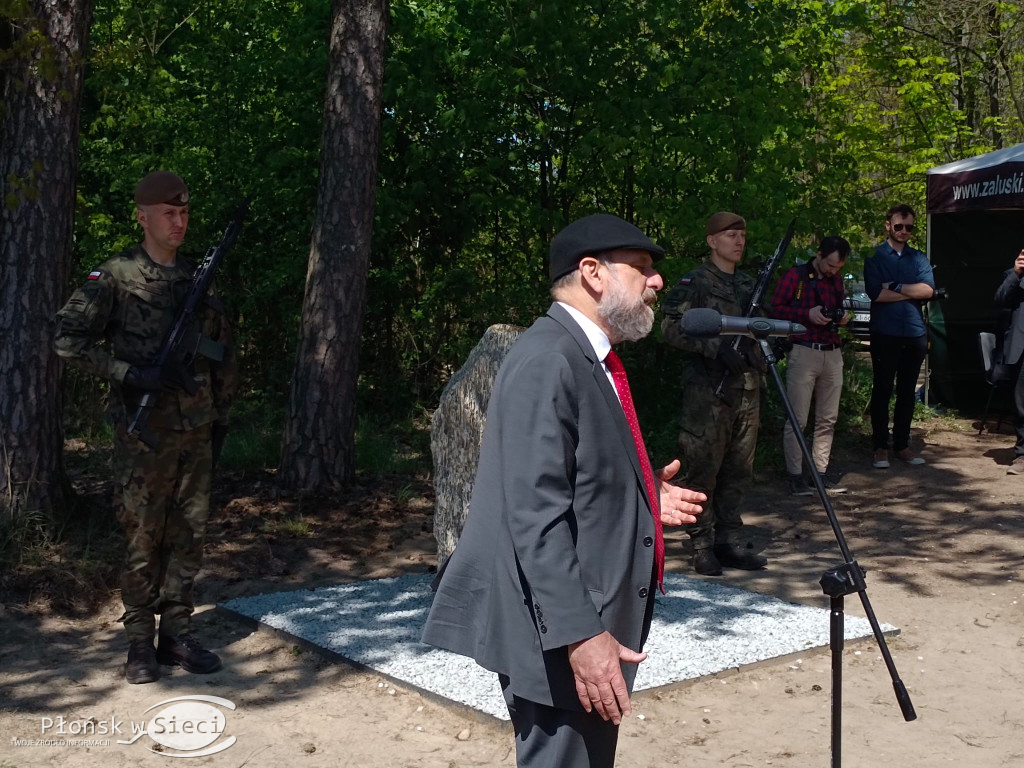 W dowód pamięci o ludziach odważnych...