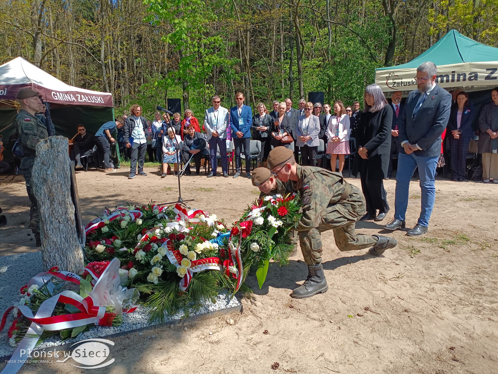 W dowód pamięci o ludziach odważnych...