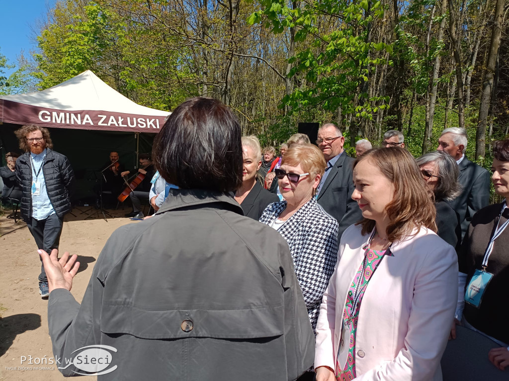 W dowód pamięci o ludziach odważnych...