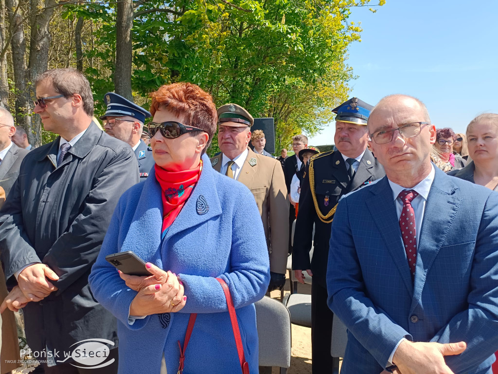 W dowód pamięci o ludziach odważnych...