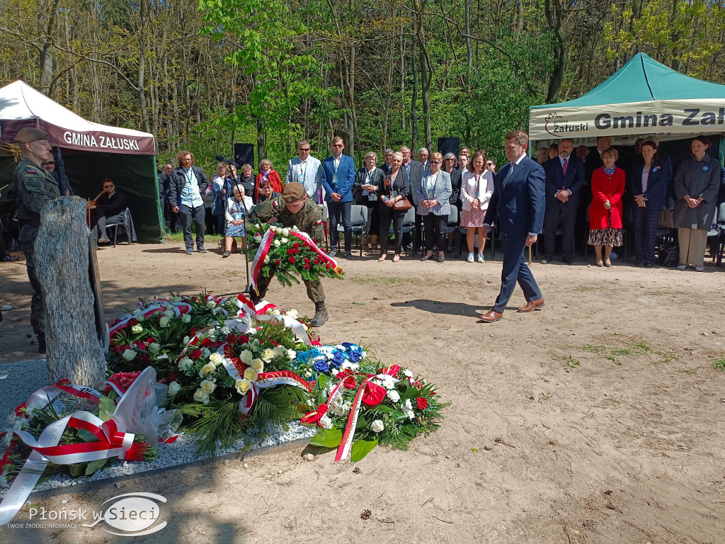 W dowód pamięci o ludziach odważnych...