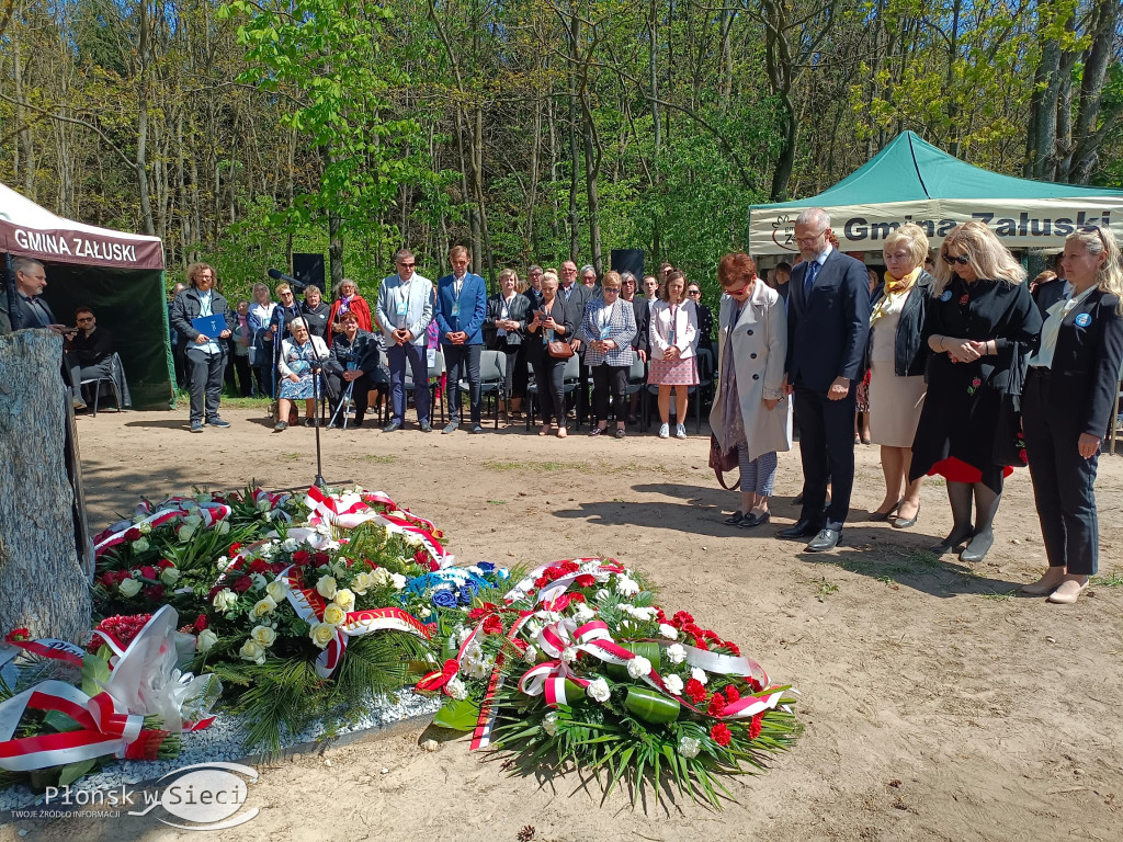 W dowód pamięci o ludziach odważnych...