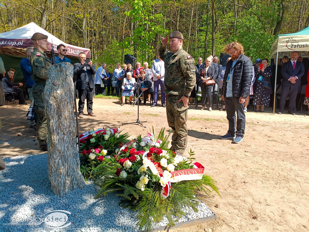 W dowód pamięci o ludziach odważnych...
