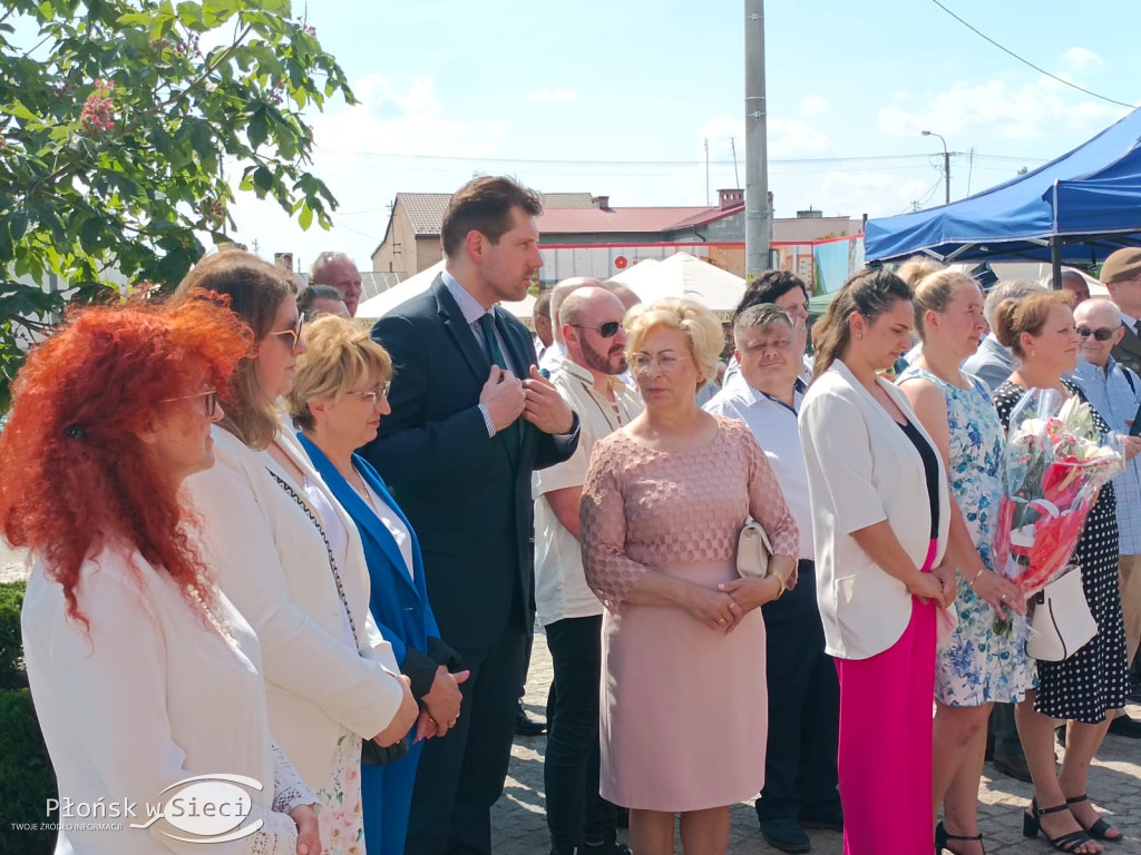 Uroczyste odsłonięcie pomnika w Sochocinie