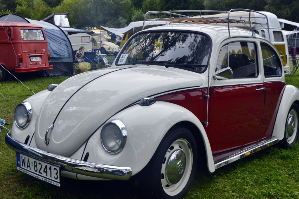 Motoryzacyjna impreza na plaży w Zawadach