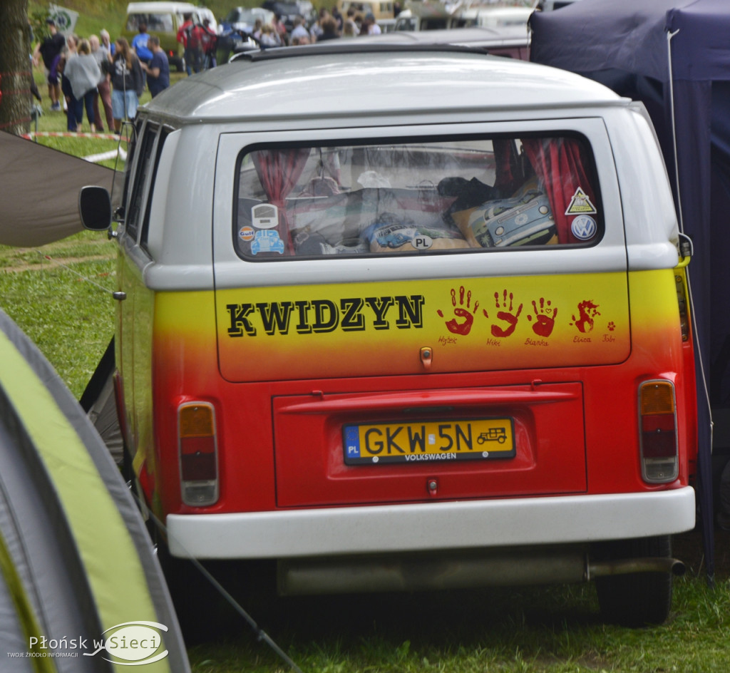 Motoryzacyjna impreza na plaży w Zawadach