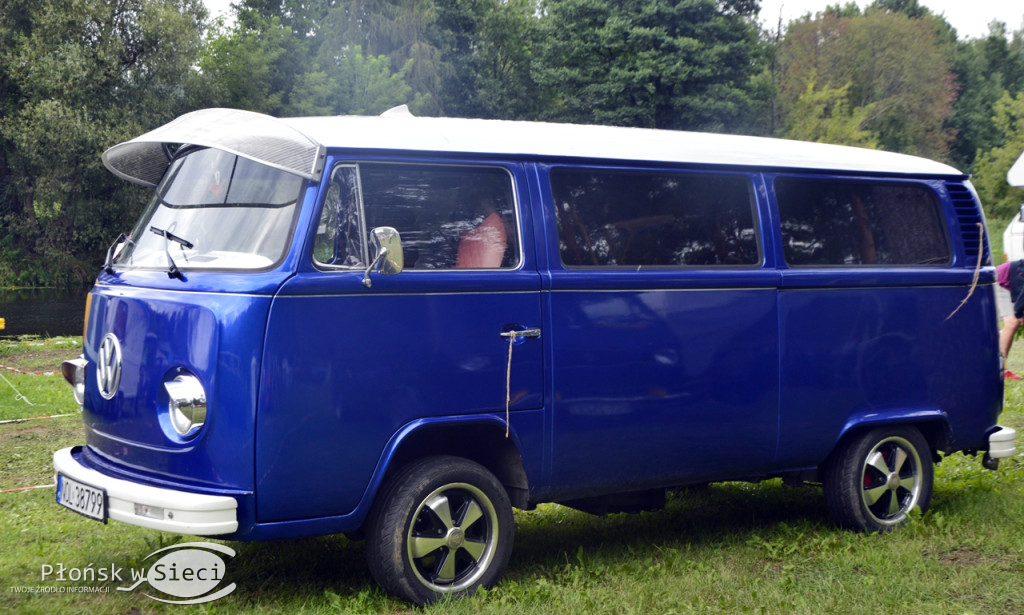 Motoryzacyjna impreza na plaży w Zawadach