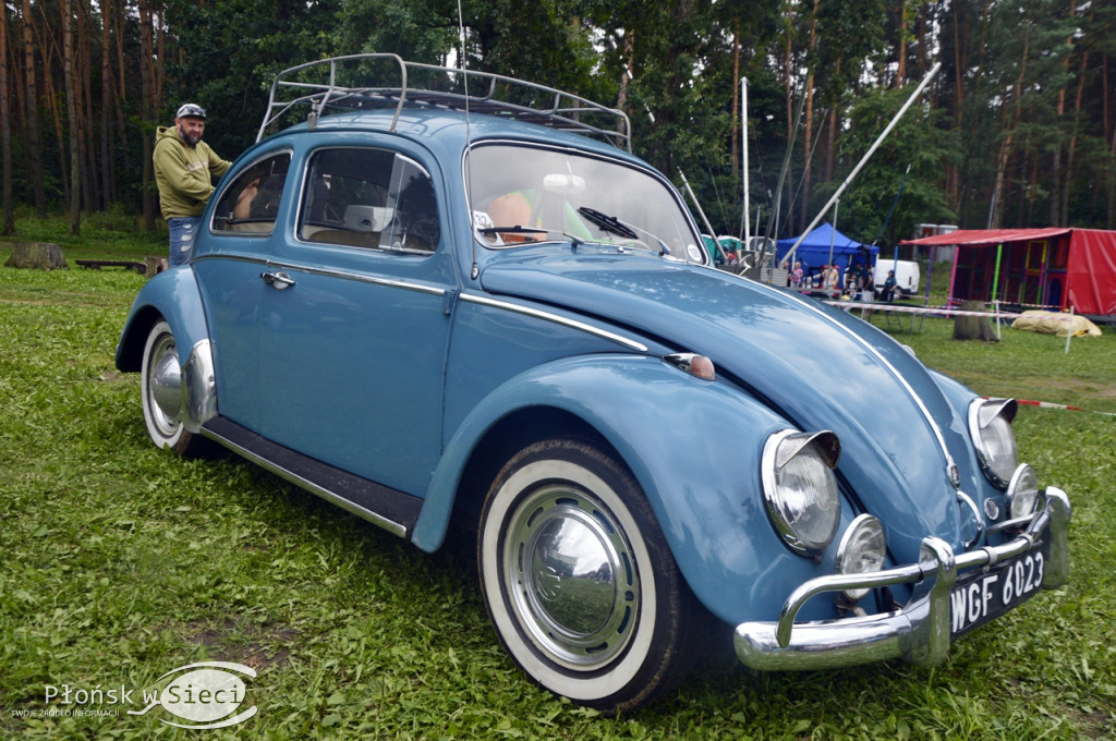 Motoryzacyjna impreza na plaży w Zawadach