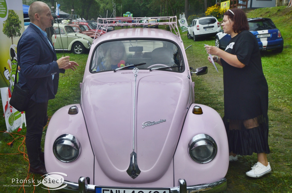 Motoryzacyjna impreza na plaży w Zawadach