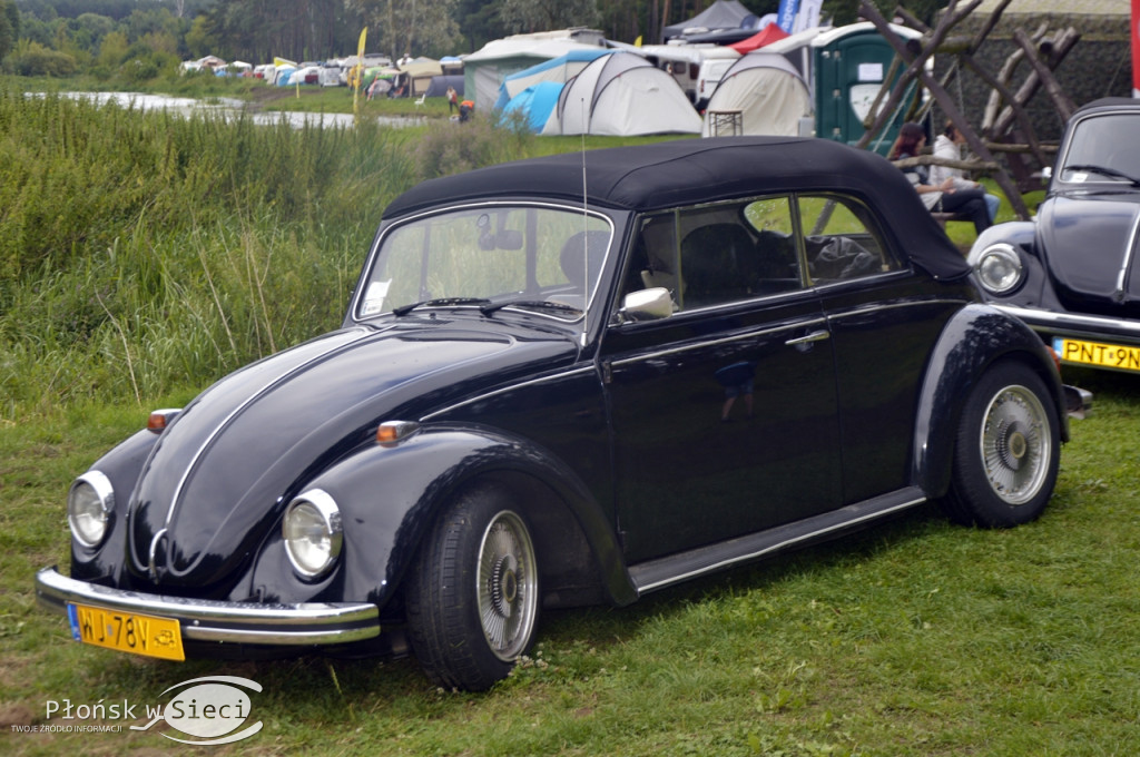 Motoryzacyjna impreza na plaży w Zawadach