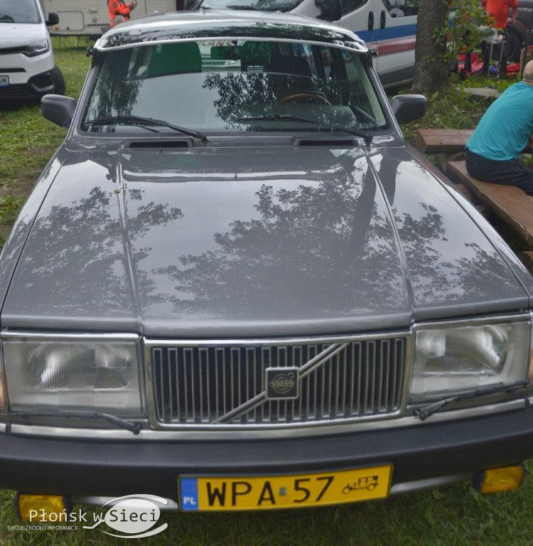 Motoryzacyjna impreza na plaży w Zawadach