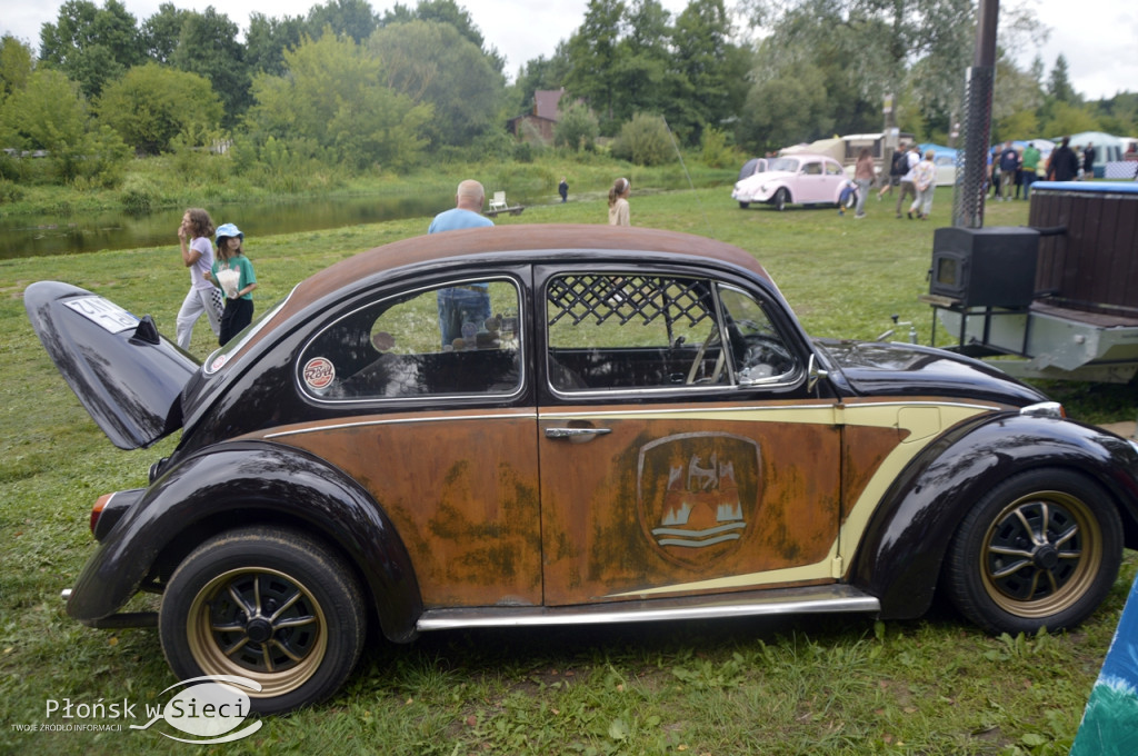 Motoryzacyjna impreza na plaży w Zawadach