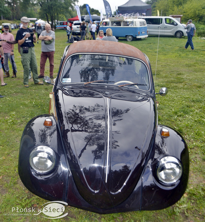 Motoryzacyjna impreza na plaży w Zawadach