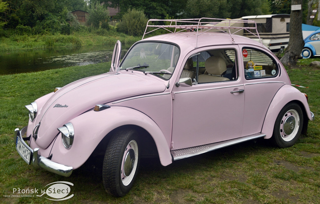 Motoryzacyjna impreza na plaży w Zawadach