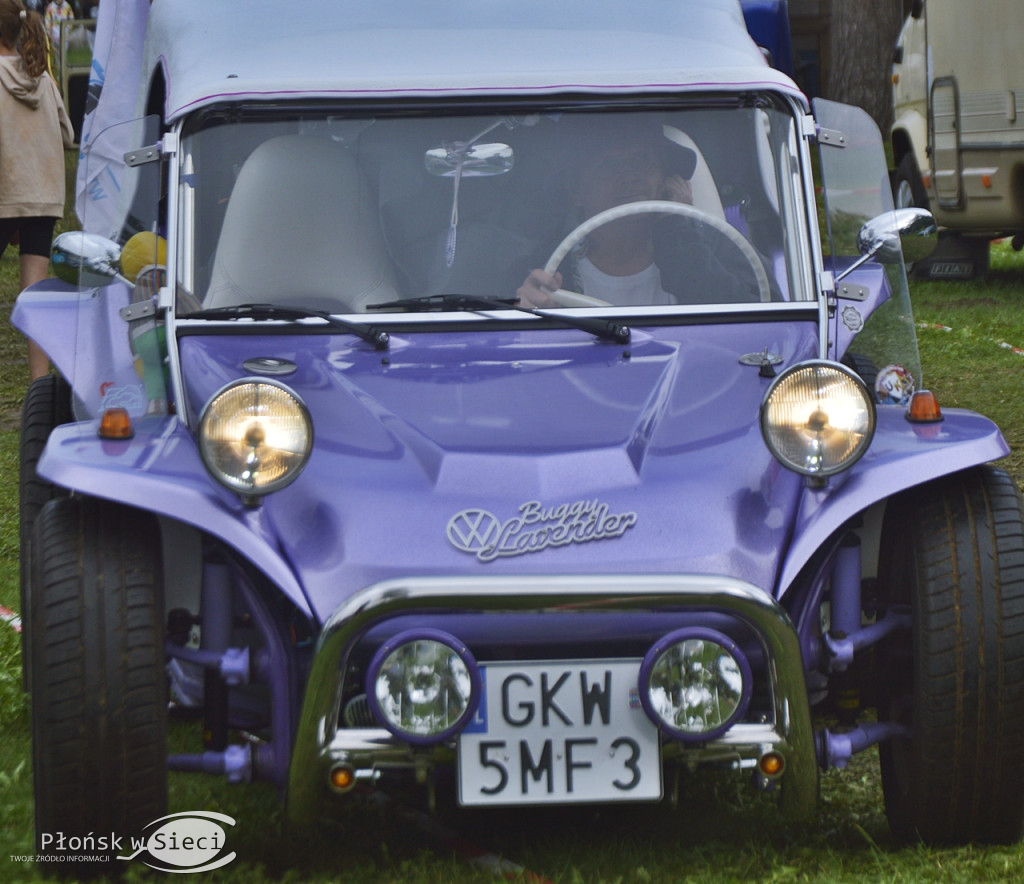 Motoryzacyjna impreza na plaży w Zawadach