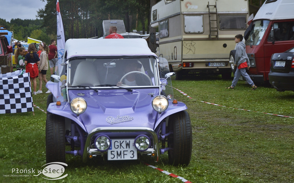 Motoryzacyjna impreza na plaży w Zawadach