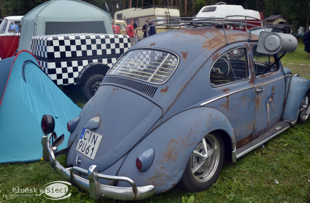 Motoryzacyjna impreza na plaży w Zawadach