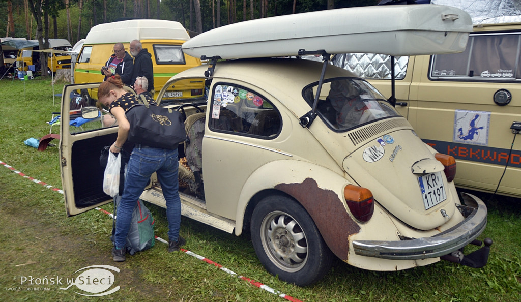 Motoryzacyjna impreza na plaży w Zawadach