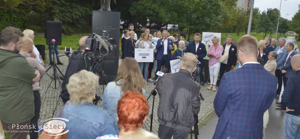 Posłowie Nitras i Kierwiński w Płońsku