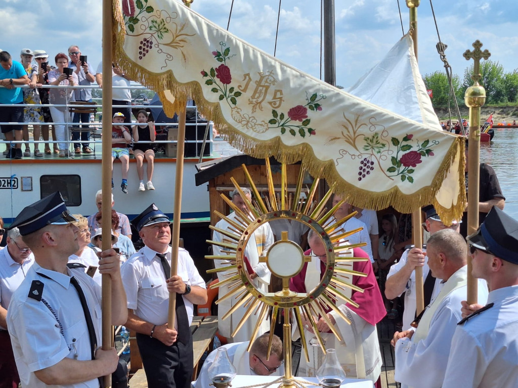 Wiślana Procesja Eucharystyczna 2024