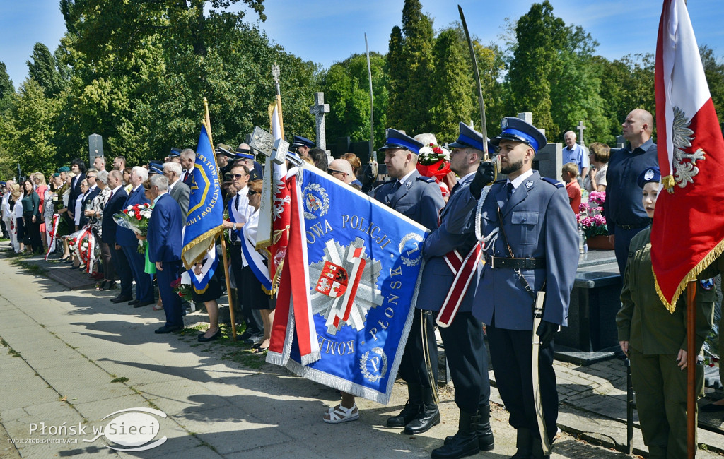 Cześć i chwała bohaterom!