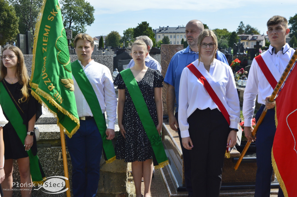Cześć i chwała bohaterom!