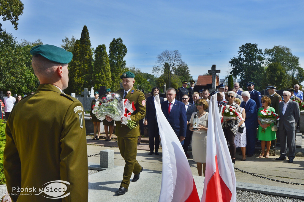 Cześć i chwała bohaterom!