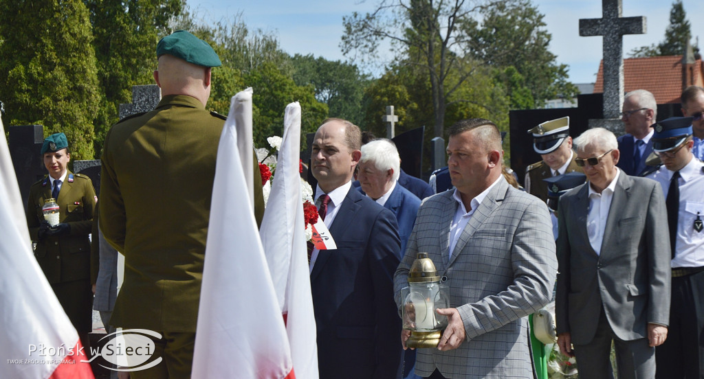 Cześć i chwała bohaterom!