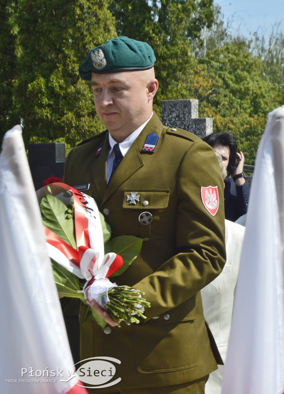 Cześć i chwała bohaterom!