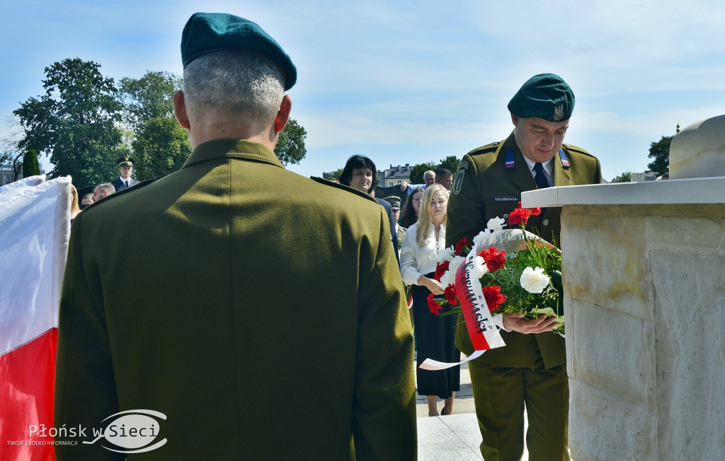 Cześć i chwała bohaterom!