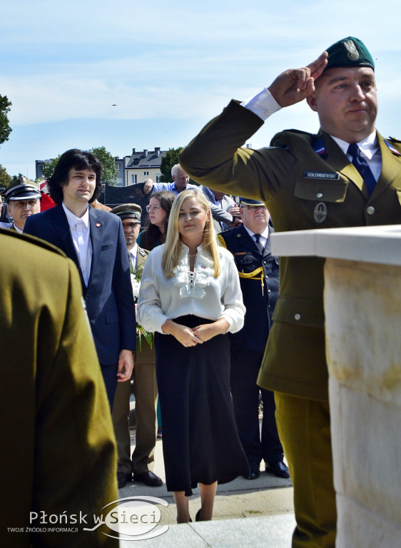 Cześć i chwała bohaterom!