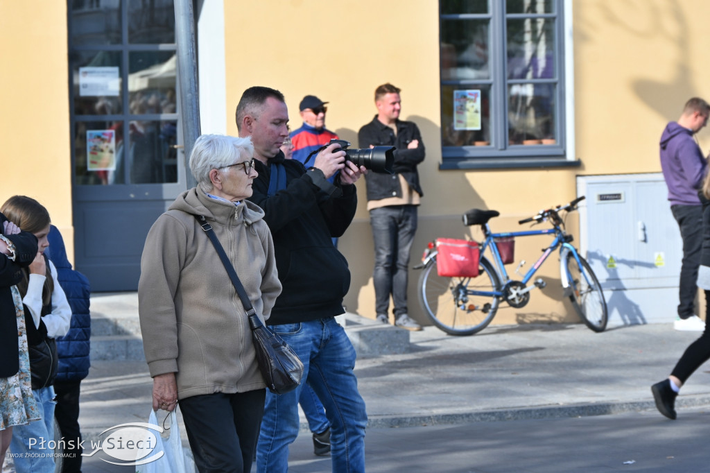 Mażoretki z orkiestrą na dniach patrona