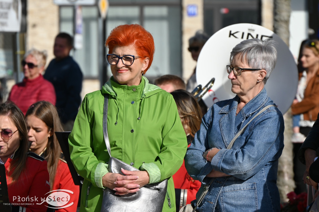 Mażoretki z orkiestrą na dniach patrona