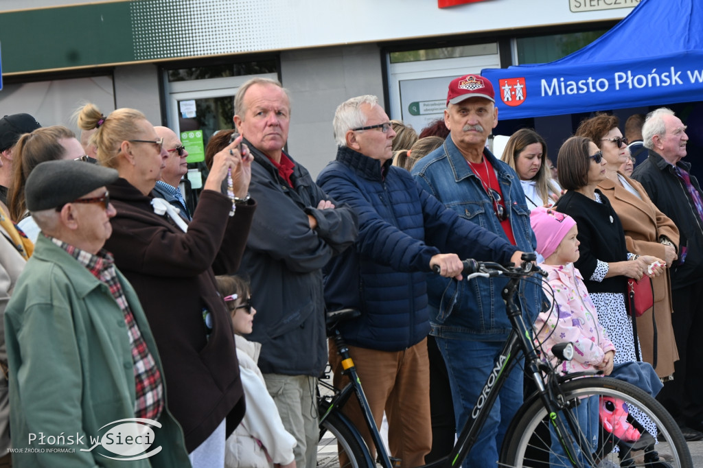 Mażoretki z orkiestrą na dniach patrona