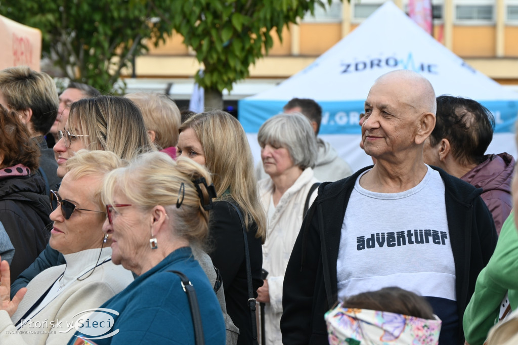 Mażoretki z orkiestrą na dniach patrona